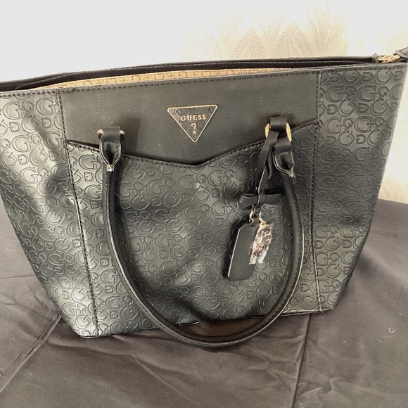 Guess purse - Picture 1 of 3